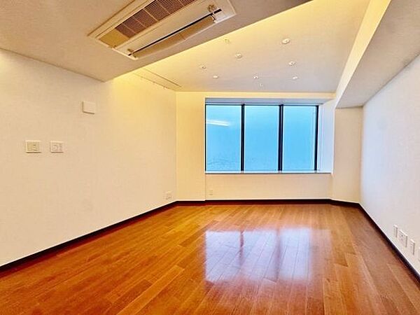 明るい日差しが差し込む空間。美しい街並みと穏やかな住環境でやすらぎの暮らしを叶えます。