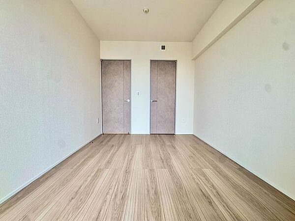 自分時間をゆったりと。木目の質感が美しい飽きのこない穏やかな住空間。