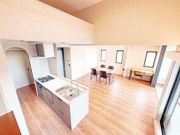 洗練されたディディールでラグジュアリーな住まいを実現。ゆとりと開放感に満たされる伸びやかな住空間。