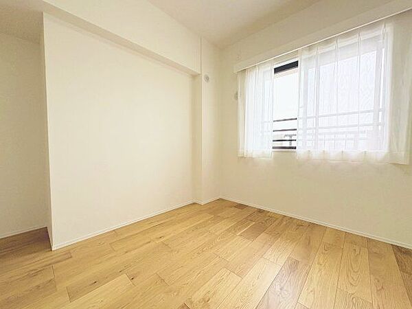 過ぎ行く時間をゆったりと感じることができる落ち着いたお部屋。静かな環境でリラックスタイムを。