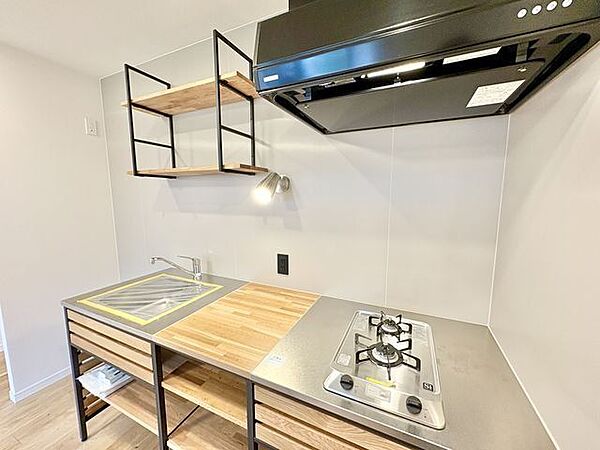 忙しいときでも一度に2つのの料理が作れる2口コンロ。使い勝手の良さを考えました。