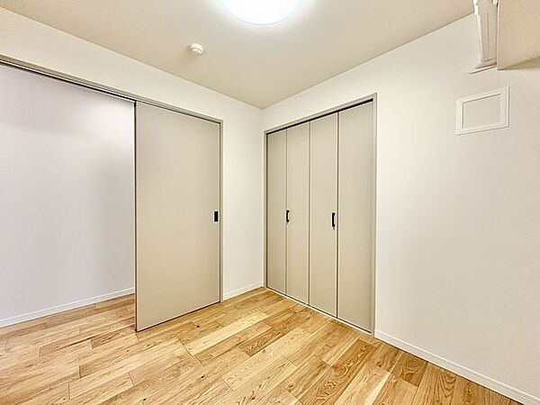 過ぎ行く時間をゆったりと感じることができる落ち着いたお部屋。プライベートな時間を満喫できます。