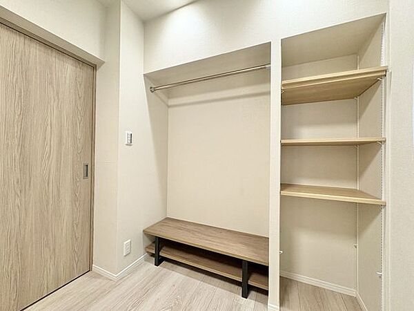 通気性の高いオープンクローゼット採用。すぐに仕舞える、着れる、効率的な収納空間。