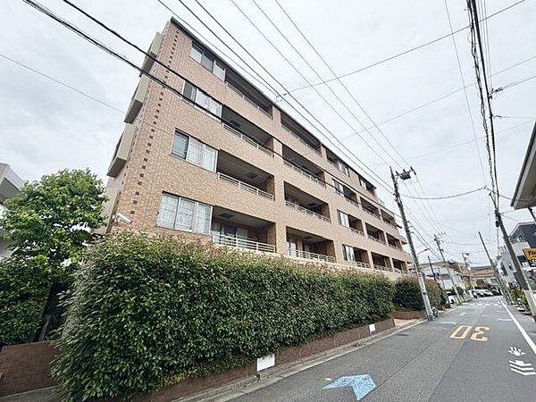 周辺は閑静な住宅街。ゆったりと落ち着いた時間をお過ごしいただけます。