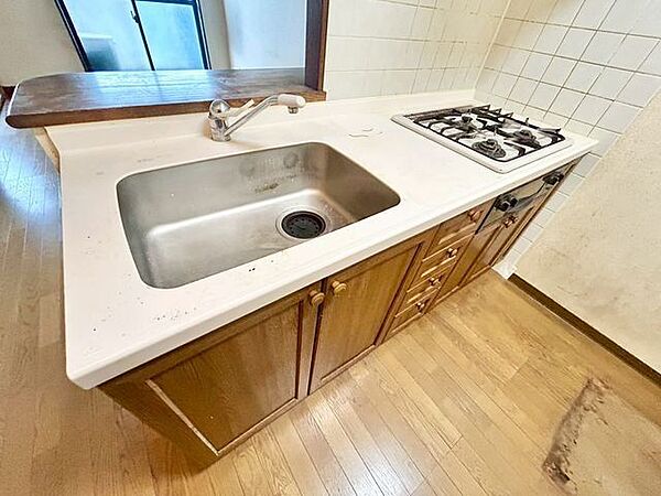 毎日をもっと軽やかに、キッチンワークをもっと効率的に。人に寄り添った美しい道具、使いこなす楽しみも。
