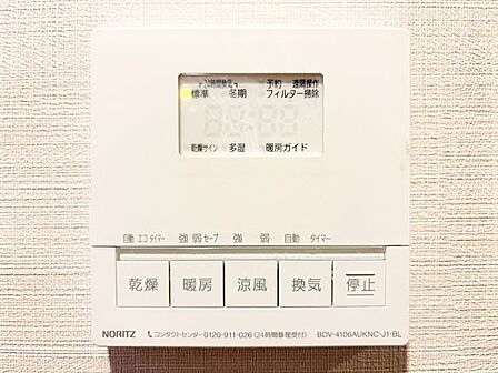 浴室内のカビ発生の抑制や雨の日等の洗濯物の乾燥、寒い季節の予備暖房に便利です。