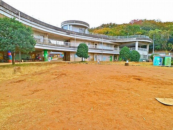 川崎市子ども夢パーク 1100m