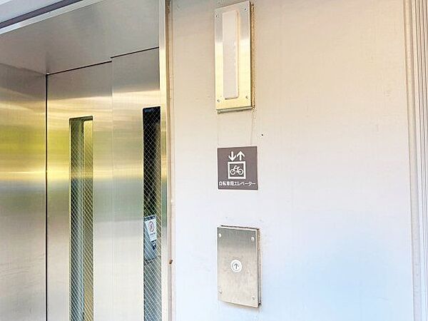 敷地内駐輪場。