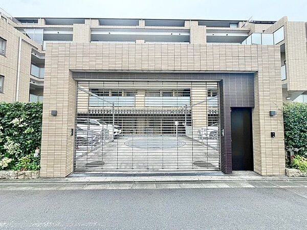 敷地内駐車場。