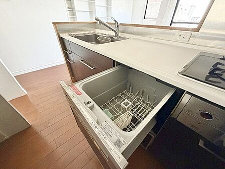片付けの負担を軽減。様々なシーンで家事の時短に役立つ食洗機付。