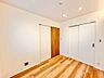 洋室：一日の中で多くの時間を過すことになる住まいだからこそ、いつも穏やかな空間であるように心掛けています。