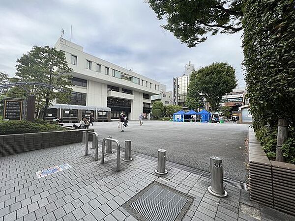 烏山区民センター前広場 900m