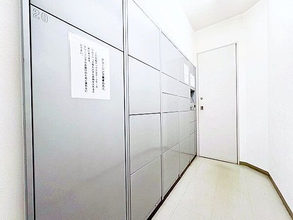 在宅不在を問わず届いた荷物を受け取れる宅配ボックス。