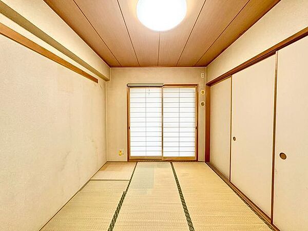 開口部が広く、たくさんの陽を取り入れます。開放的な空間を演出します。