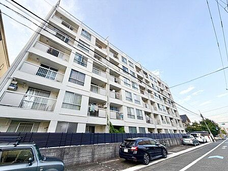 明るさとぬくもりを感じる、落ち着いた佇まい。ずっと色あせない、愛情の持てる外観。