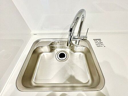 キレイなお水がいつでも安心して飲める浄水器付。