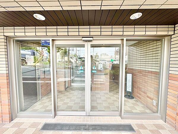 エントランスドア