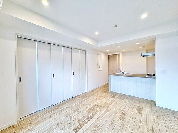 家具やアートなども余裕をもって配置できます。お気に入りのアイテムで満たしてください。