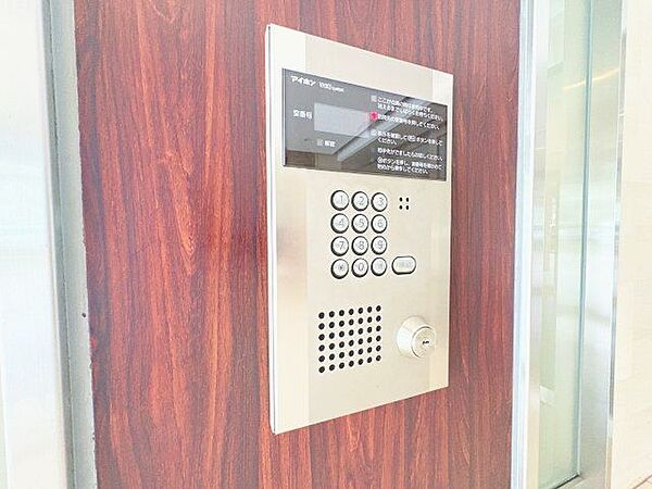 オートロック付で防犯面に配慮した住まいです。