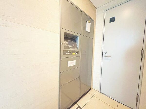 宅配ボックス有。お仕事やお出かけで荷物が受け取れない時も大変便利です。