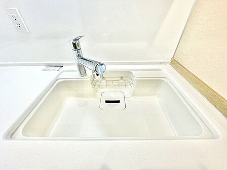 キレイなお水がいつでも安心して飲める浄水器付。