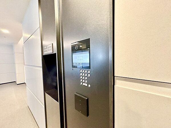 オートロック付で防犯面に配慮した住まいです。