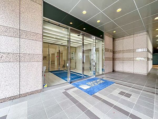 満ち足りたプライベートへ誘う気品あるエントランス。時が経てば経つほどにその価値が深まります。