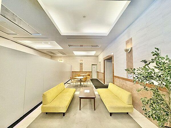 洗練された雰囲気漂う魅力的なエントランス。訪れる人を心地よく出迎えてくれます。