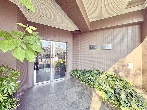 エントランスは、まさに顔となる場所。満ち足りたプライベートシーンへと誘う気品があります。