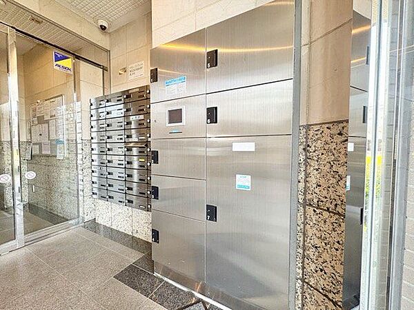 宅配ボックス完備。お仕事やお出かけで荷物が受け取れない時も大変便利です。