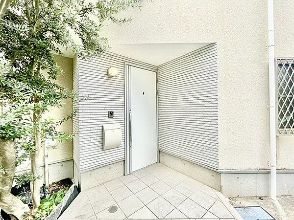 毎日を心地よいと感じられる理想的な暮らしをデザイン。落ち着きのある上質な空間へといざないます。