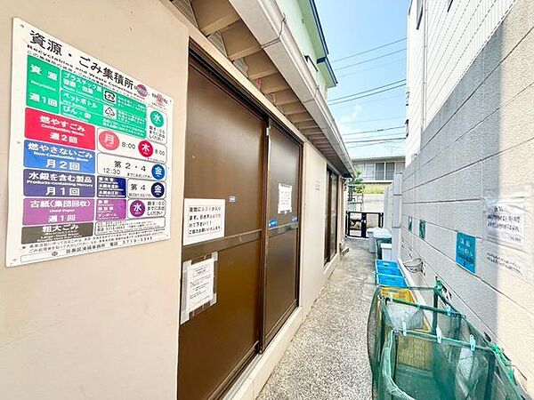 敷地内ごみ置き場。