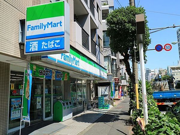 ファミリーマート上馬交差点前店 250m