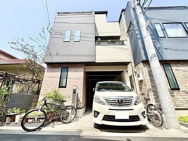 穏やかな住環境と充実の生活利便性を備えたこの地で誇りに思える住まいを実現。