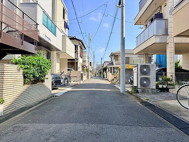 車での移動が多い場合は幹線道路へのアクセスのしやすさは重要。スムーズに駐車できるかもご確認ください。