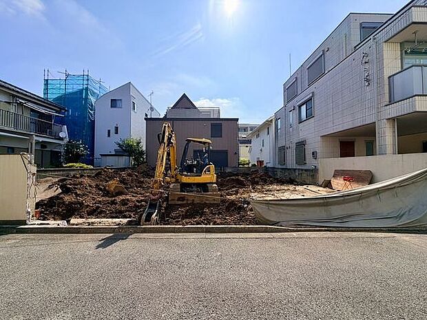 陽射しとともに、少しづつ装いを変える街の景観から、この街ならではの美しい風景とここから紡がれる物語。