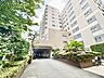 外観：住まう方々が歳月をかけて育んだ豊かな歴史を感じるマンション。気品溢れる佇まいが暮らしを素敵に変える。