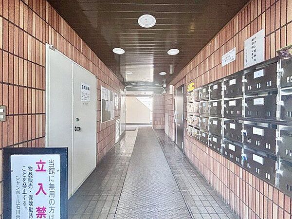 エントランスのお手入れが行き届き、共用部分がキレイでした。資産価値を高める部分としては重要です。