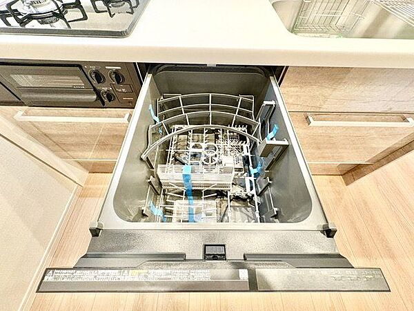 食器を洗っている間にお掃除など、様々なシーンで家事の時短に役立つビルトイン食洗機。