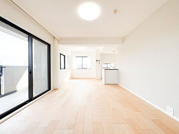 陽光が柔らかに差し込む空間で、穏やかな毎日をお過ごしいただけます。
