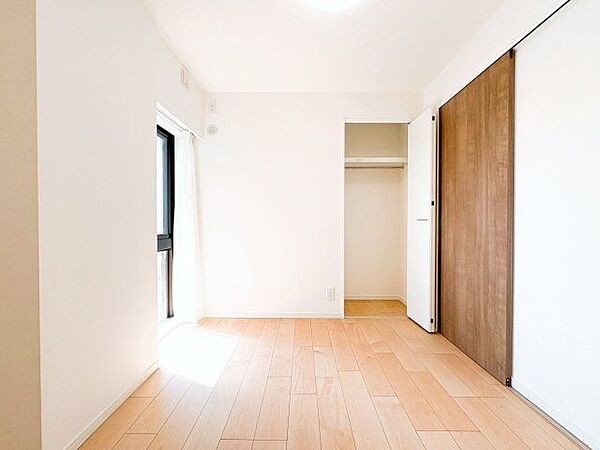 過ぎ行く時間をゆったりと感じることができる落ち着いたお部屋。