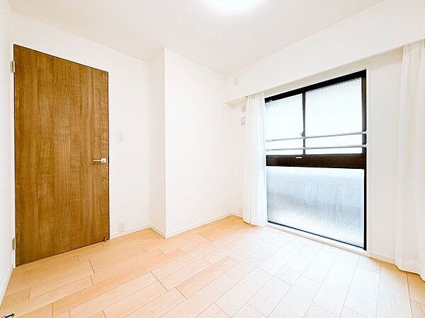 木のぬくもりを感じられる穏やかな空間。静かな環境でリラックスタイムを。