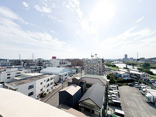 遮るもののない開放感あふれる眺め。気持ちの良い眺望はこのお部屋の自慢です。