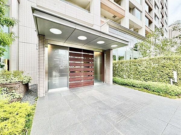 エントランスのお手入れが行き届き、共用部分がキレイでした。資産価値を高める部分としては重要です。