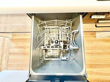 食器を洗っている間にお掃除など、様々なシーンで家事の時短に役立つビルトイン食洗機。