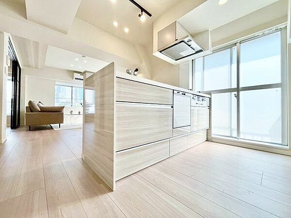 何気ない会話を楽しみながら、心からのんびりと寛げる優しいキッチン空間。