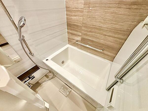 シンプルながらリラックスして気持ちよく入浴できる空間は、すべての人の毎日を豊かにする場所です。