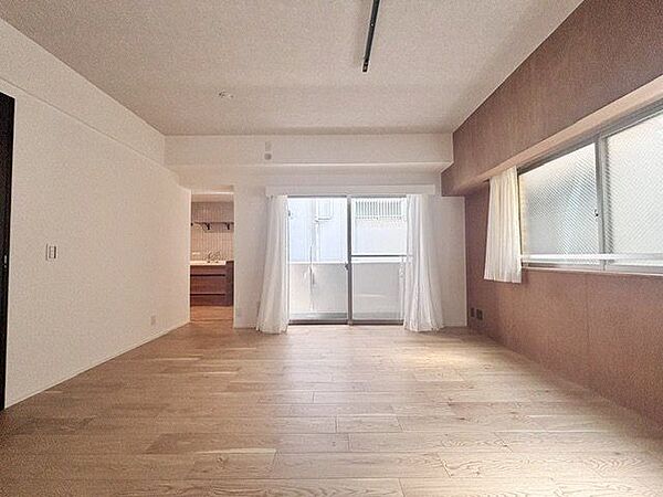 随所にこだわりを感じる内装。喧騒とは無縁のゆったりとした暮らし。