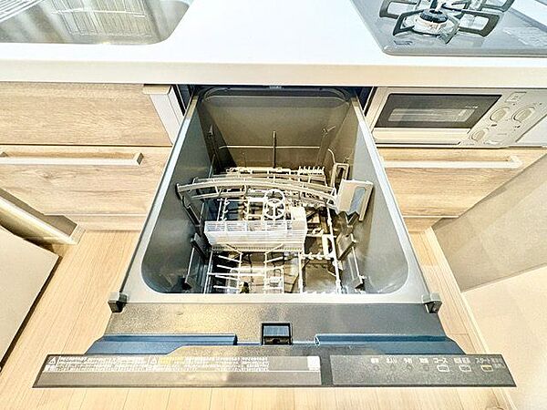 食器を洗っている間にお掃除など、様々なシーンで家事の時短に役立つビルトイン食洗機。