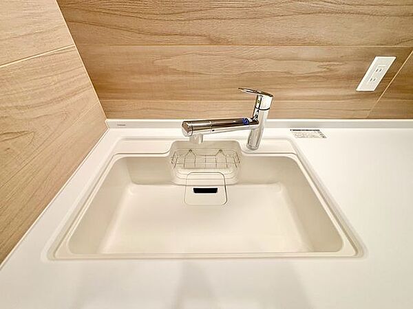 キレイなお水がいつでも安心して飲める浄水器付。